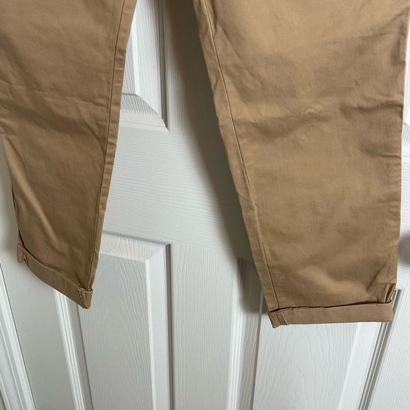 NWT Gap Girlfriend Khakis Size 4 - Picture 4 of 7